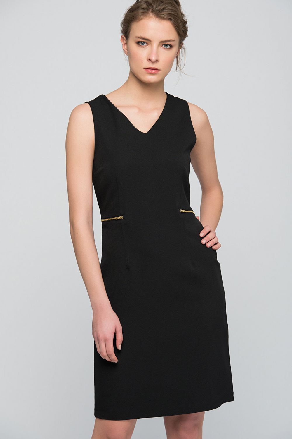 Siyah Sırtı Fermuarlı .Önü Süs Fermuarlı Cepli -Krep Elbise | Elb14141