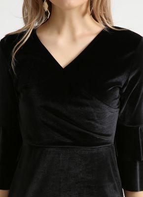  Siyah Kurvaze Yaka Uzun Kollu Kol Uclari Volanlı Kadife Elbise | Elb31070