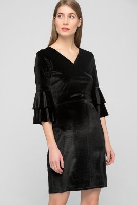  Siyah Kurvaze Yaka Uzun Kollu Kol Uclari Volanlı Kadife Elbise | Elb31070