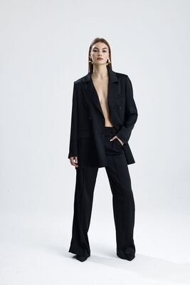  Sense Siyah Astarlı Vatkalı Saten Kadın Takım Elbise – Şık Oversize Ceket ve Geniş Paça Pantolon | TK36437